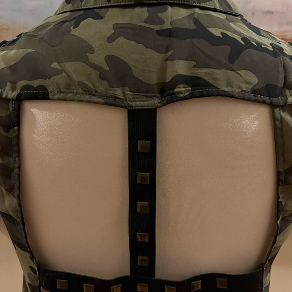 Seduction sheer camouflage top with open back - Picture 5 of 7